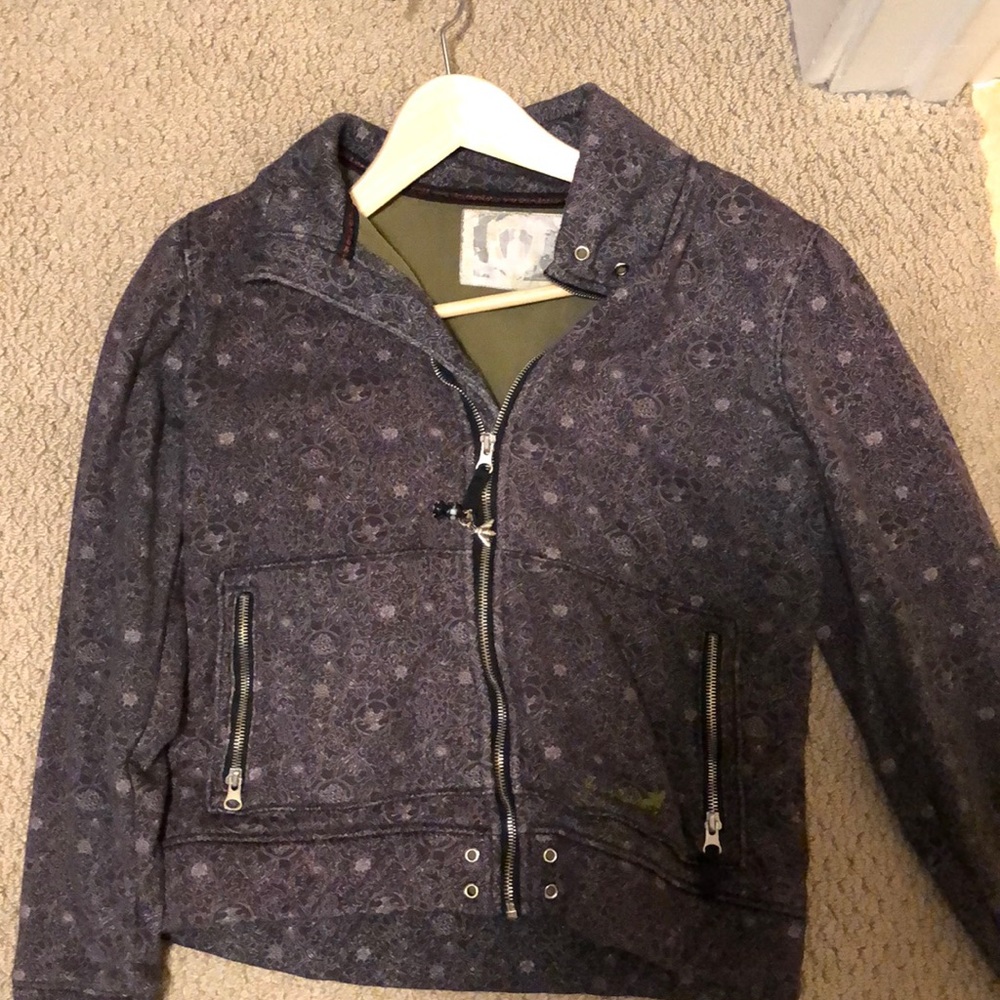 Burton zip up